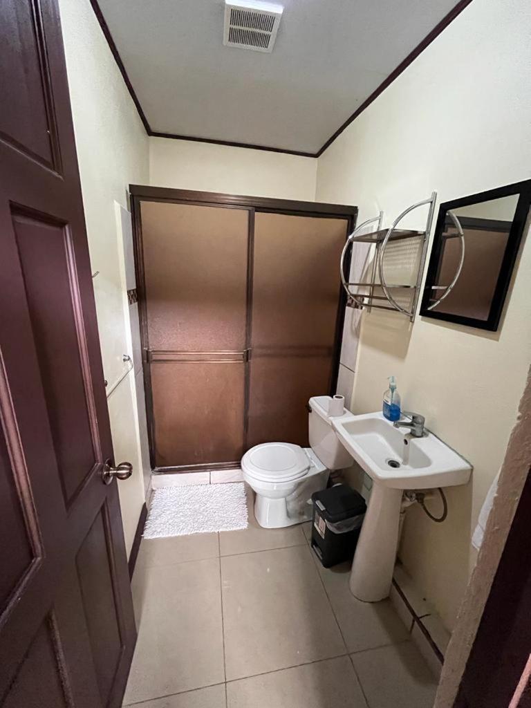 Apartamentos Guzman El Tejar Exteriör bild